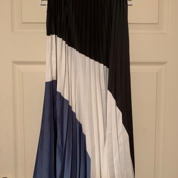 Pleated skirt Multi colour NEVER WORN - Picture 2 of 3